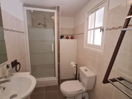 Appartement avec mezzanine et piscine, animaux acceptés, parking privé à Sainte-Maxime - Photo 19