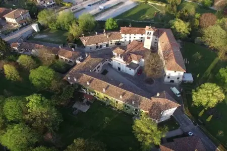 77063, Artuico  avec jardin dans le château - Photo 1