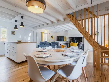 Chaumière au calme avec terrasse, à 9 km des plages, 3 chambres, parking privé et équipements bébé. - Photo 2