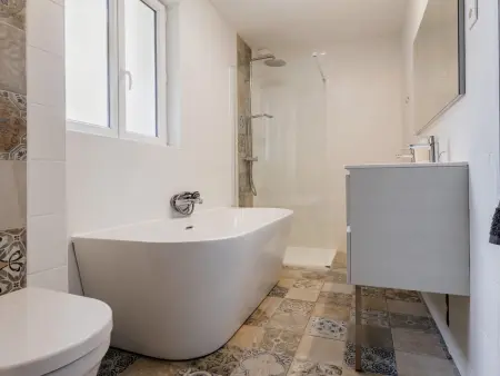 Chaumière au calme avec terrasse, à 9 km des plages, 3 chambres, parking privé et équipements bébé. - Photo 6
