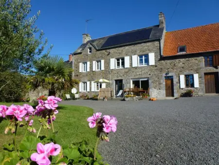 Maison de charme avec spa et cheminée, proche Agon Coutainville, idéale pour détente et famille - Photo 1