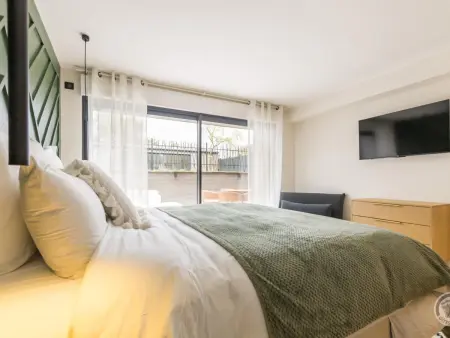Maison élégante avec sauna et spa, proche gare et commerces - Photo 13