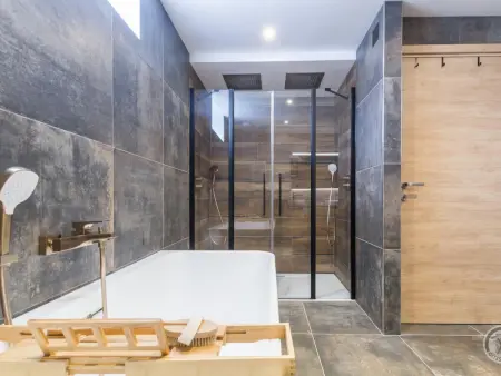 Maison élégante avec sauna et spa, proche gare et commerces - Photo 15