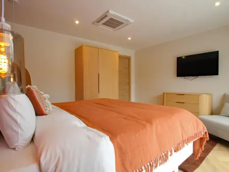 Maison élégante avec sauna et spa, proche gare et commerces - Photo 17
