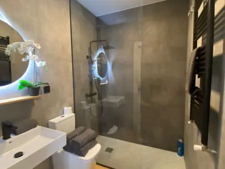 Appartement lumineux et moderne au cœur de Santander, proche gares et centre-ville, très calme. - Photo 7