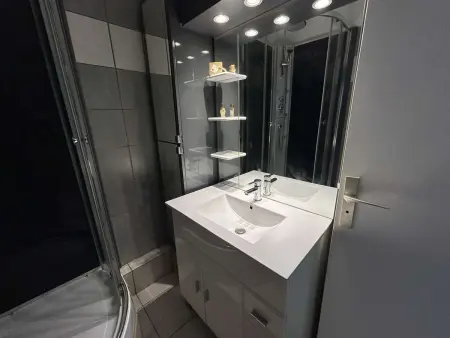 Appartement avec Piscine, Terrasse et Climatisation - 5 Couchages - Grau-du-Roi - Photo 17