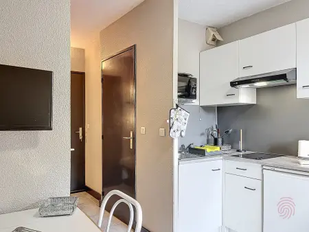 Studio lumineux proche centre-ville et thermes, balcon, parking, animaux acceptés - Photo 3
