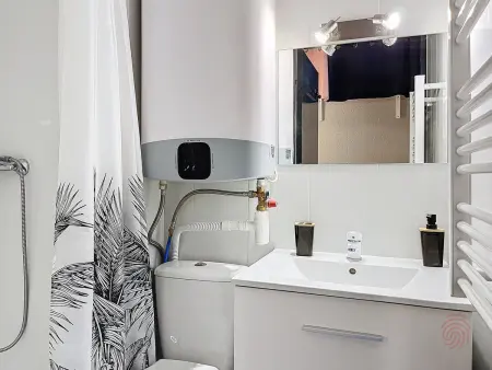 Studio lumineux proche centre-ville et thermes, balcon, parking, animaux acceptés - Photo 9