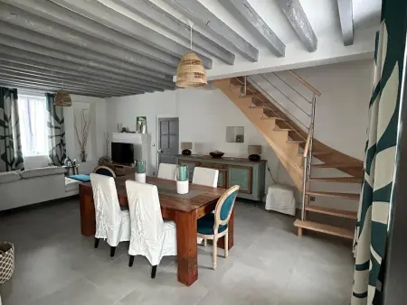 Maison contemporaine avec piscine et jardin, proche de Bourges - Photo 1
