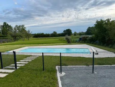Maison contemporaine avec piscine et jardin, proche de Bourges - Photo 5