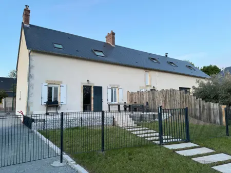 Maison contemporaine avec piscine et jardin, proche de Bourges - Photo 6