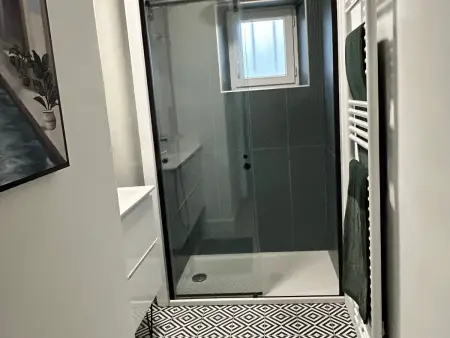 Maison contemporaine avec piscine et jardin, proche de Bourges - Photo 9