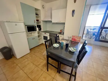 Duplex T4 Confort 6 Pers., Piscine, Parking, Centre Port à Gruissan - Photo 4