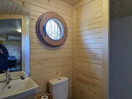 Roulotte cosy avec jacuzzi et spa, massages bien-être, nature et calme, près de Lyon - Photo 8
