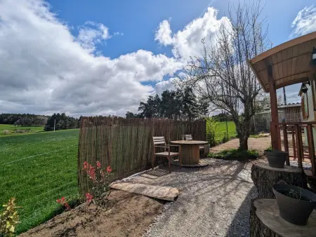 Roulotte cosy avec jacuzzi et spa, massages bien-être, nature et calme, près de Lyon - Photo 11