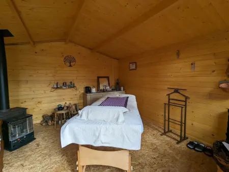 Roulotte cosy avec jacuzzi et spa, massages bien-être, nature et calme, près de Lyon - Photo 13