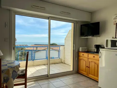 Appartement lumineux avec balcon et parking face au port, proche océan - Photo 3