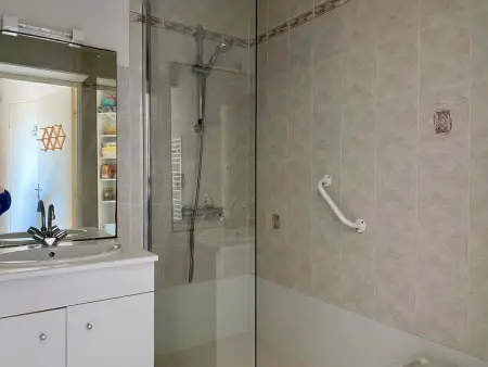 Appartement lumineux avec balcon et parking face au port, proche océan - Photo 6