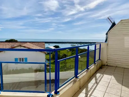 Appartement lumineux avec balcon et parking face au port, proche océan - Photo 8