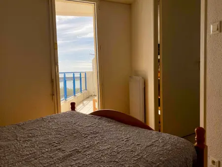 Appartement lumineux avec balcon et parking face au port, proche océan - Photo 11