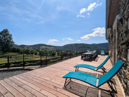 Gîte authentique et confortable avec vaste terrain et vue imprenable à Saint-Privat-d'Allier - Photo 2