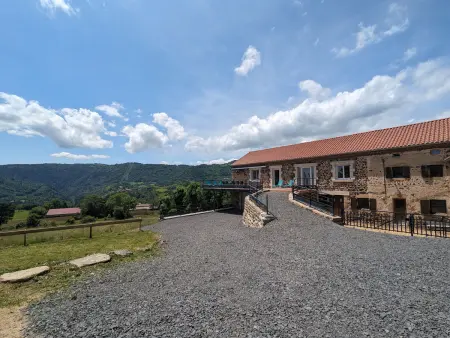 Gîte authentique et confortable avec vaste terrain et vue imprenable à Saint-Privat-d'Allier - Photo 24