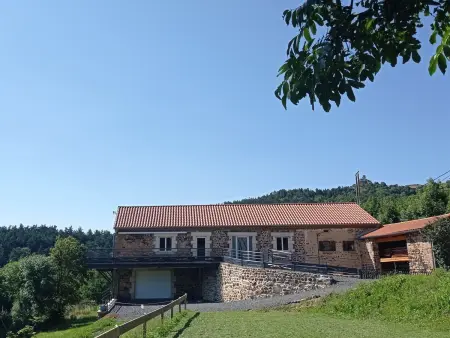 Gîte authentique et confortable avec vaste terrain et vue imprenable à Saint-Privat-d'Allier - Photo 26