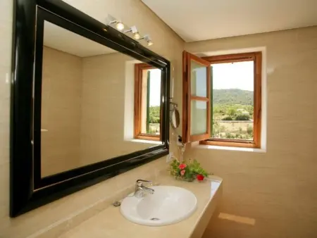 Villa à Petra : Piscine privée, Cour de Tennis, Climatisation et Confort pour 12 adultes - Photo 12