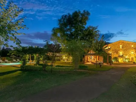 Mas Carreras : Ferme Provençale de Luxe à 20 Min de la Costa Brava, 11 Chambres, Piscine, Barbecue - Photo 4