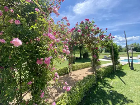 Mas Carreras : Ferme Provençale de Luxe à 20 Min de la Costa Brava, 11 Chambres, Piscine, Barbecue - Photo 12