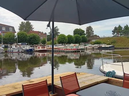 Séjour atypique sur Jupiter, bateau confort à Digoin - Photo 16