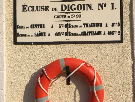 Séjour atypique sur Jupiter, bateau confort à Digoin - Photo 23