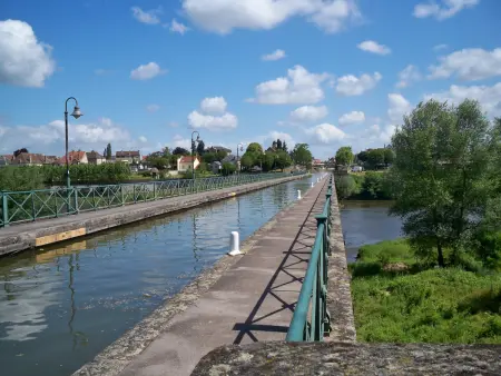 Séjour atypique sur Jupiter, bateau confort à Digoin - Photo 24