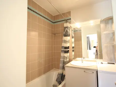 Appartement T3 à Luchon: Balcon, Parking, Proche Thermes & Centre, Bien Équipé - Photo 9