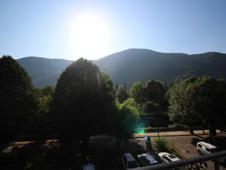 Appartement T3 à Luchon: Balcon, Parking, Proche Thermes & Centre, Bien Équipé - Photo 11