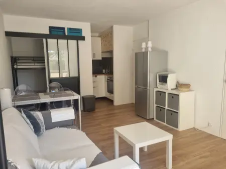 Appartement rénové à Seignosse : Plage et commerces à pied, terrasse et wifi inclus - Photo 2