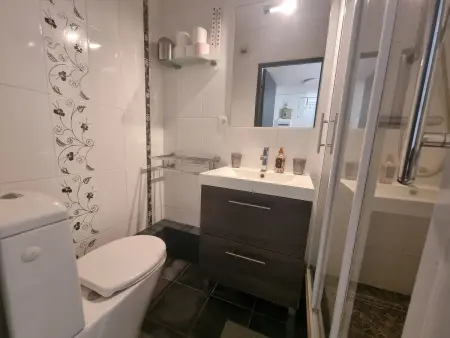 Appartement rénové à Seignosse : Plage et commerces à pied, terrasse et wifi inclus - Photo 12