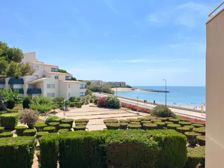 Studio refait en 2024 avec terrasse, climatisation et parking, à 50m de la plage - Photo 2