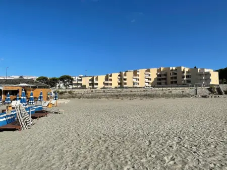 Studio refait en 2024 avec terrasse, climatisation et parking, à 50m de la plage - Photo 15