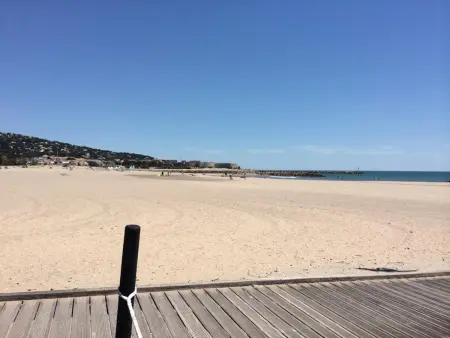 Studio refait en 2024 avec terrasse, climatisation et parking, à 50m de la plage - Photo 16