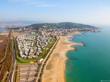 Studio refait en 2024 avec terrasse, climatisation et parking, à 50m de la plage - Photo 17