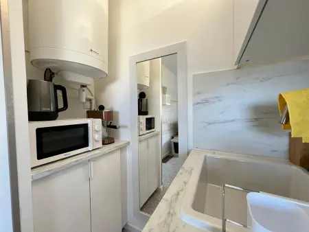 Studio refait en 2024 avec terrasse, climatisation et parking, à 50m de la plage - Photo 23
