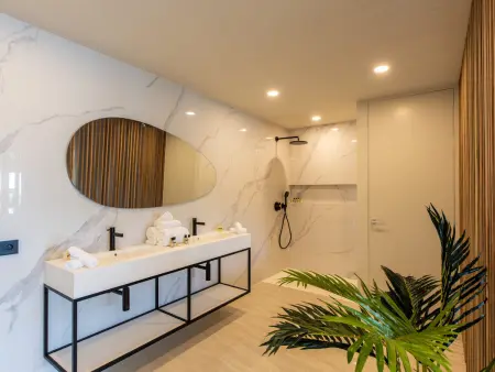 Luxe et Sérénité avec Piscine à Débordement - Photo 7