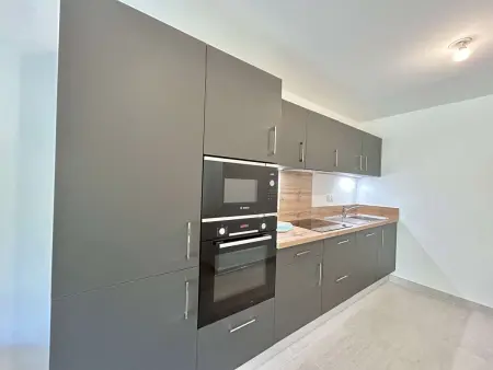 Appartement Neuf 3 Pièces avec Terrasse et Jardin, Proche Remontées Mécaniques, Parking Inclus - Photo 5