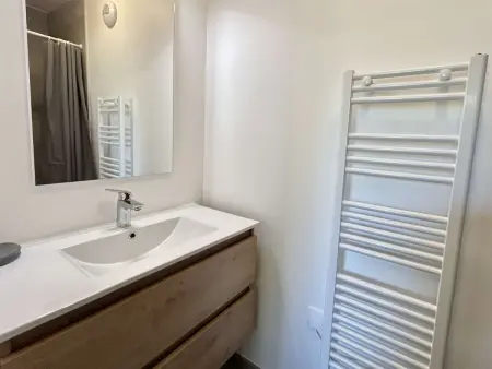 Appartement Neuf 3 Pièces avec Terrasse et Jardin, Proche Remontées Mécaniques, Parking Inclus - Photo 9