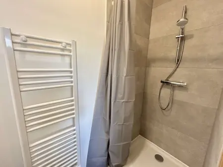 Appartement Neuf 3 Pièces avec Terrasse et Jardin, Proche Remontées Mécaniques, Parking Inclus - Photo 10