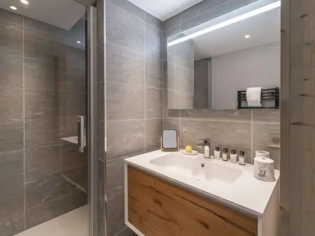 Appartement 8 pers, centre Courchevel, accès pistes, SPA, idéal familles - Photo 3