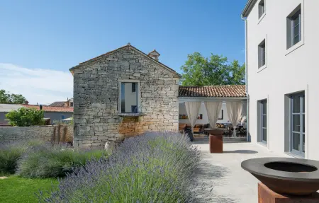 Maison 8 personnes à Tinjan - Photo 1
