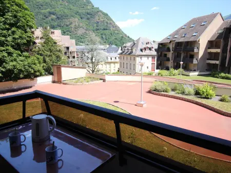 Centre-ville Bagnères-de-Luchon T2 avec balcon, WiFi, animaux admis - Photo 8