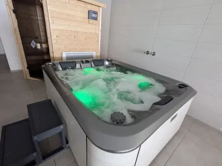 Gîte avec piscine chauffée, spa et vue sur la vallée - Photo 2